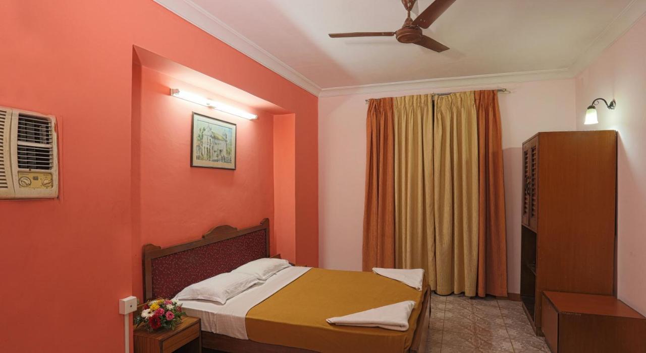Miramar Residency Hotell Panaji Exteriör bild